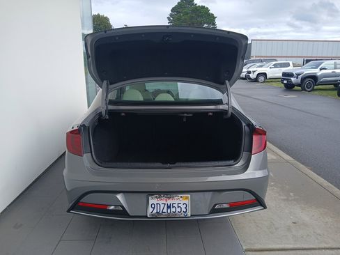 Used 2023 Hyundai Sonata SE w/ Cargo Package image 9