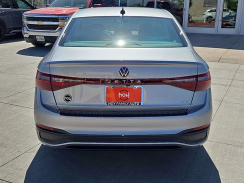 Used 2025 Volkswagen Jetta SE FWD image 10