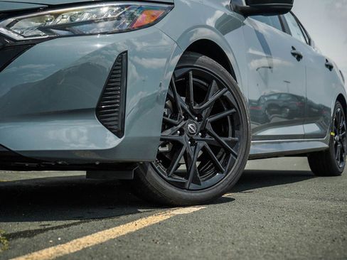 New 2025 Nissan Sentra SR w/ Midnight Edition image 6