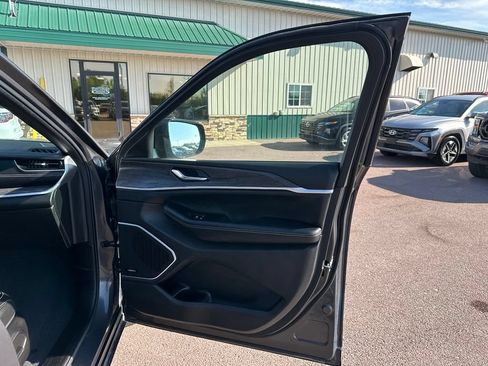 Used 2024 Jeep Grand Cherokee Limited 4xe AWD/4WD image 30