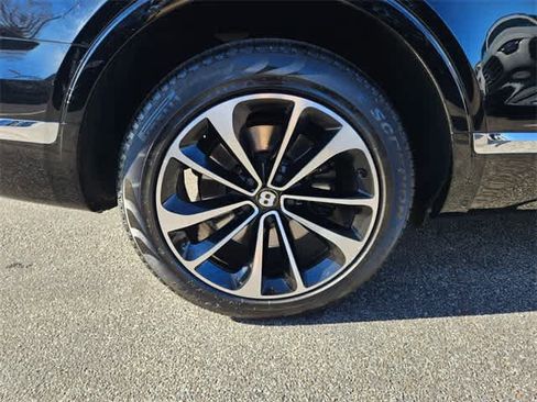 Used 2020 Bentley Bentayga Design Series image 11