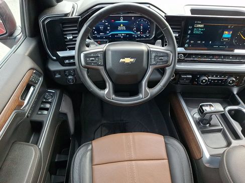 Used 2023 Chevrolet Silverado 1500 High Country w/ Technology Package image 11