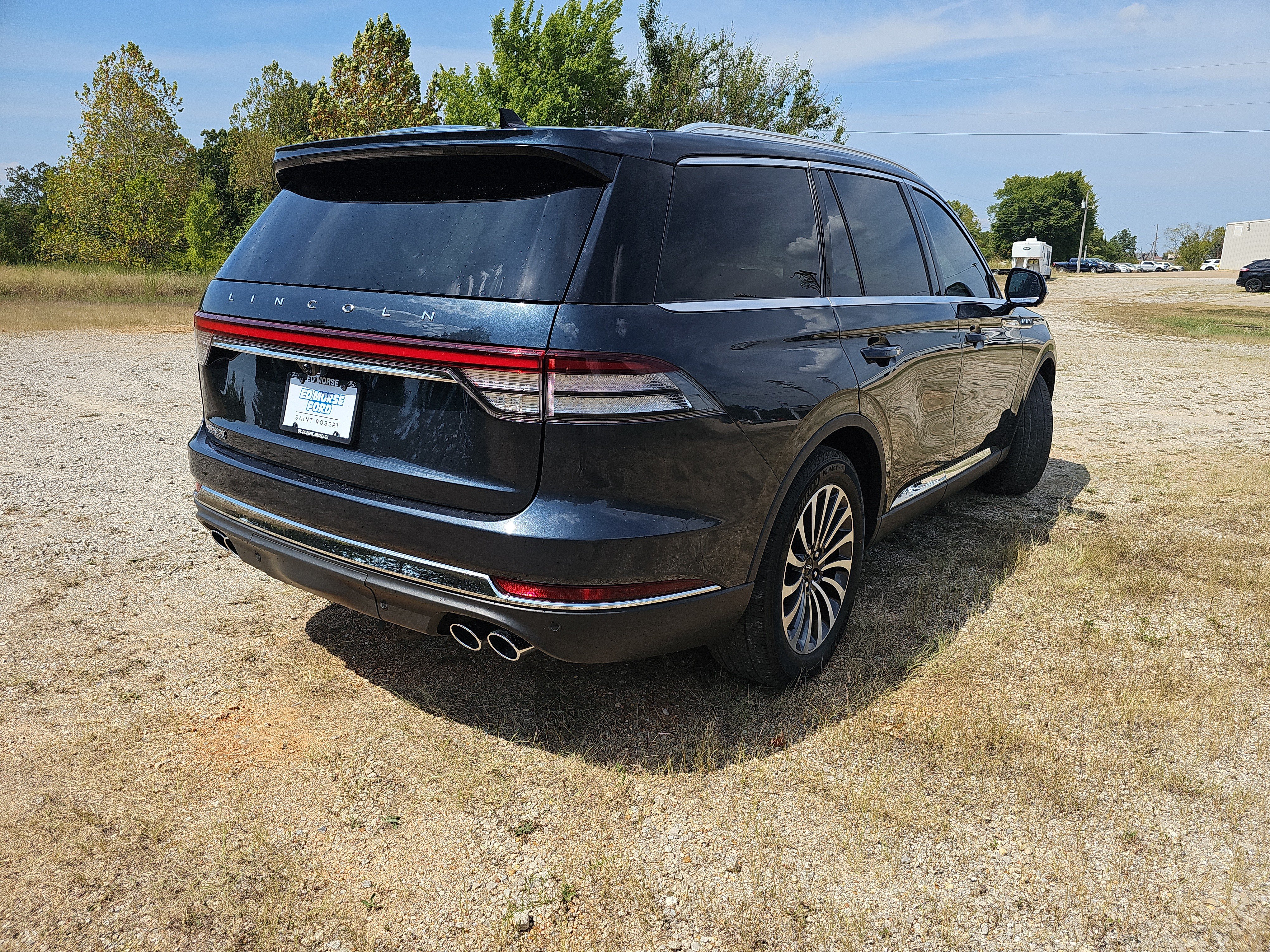 Used 2022 Lincoln Aviator Reserve w/ Class IV Trailer Tow Package RWD image 4