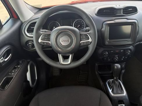 Used 2020 Jeep Renegade Latitude FWD image 15