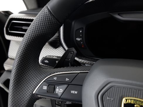 Used 2025 Lamborghini Urus Performante AWD/4WD image 21