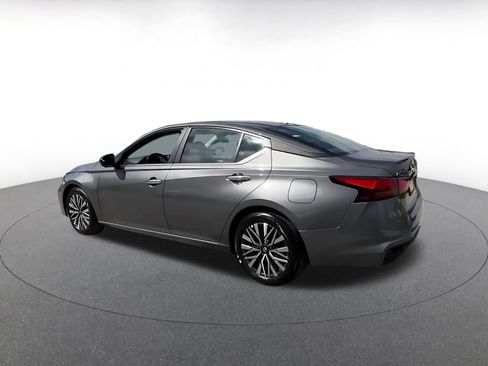 Used 2025 Nissan Altima 2.5 SV FWD image 10