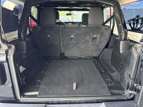 Used 2020 Jeep Wrangler Unlimited Sport S AWD/4WD image 32