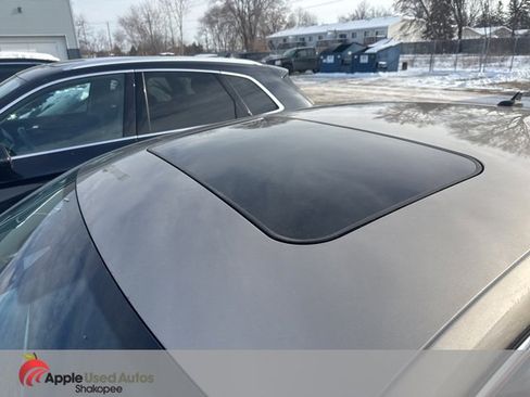 Used 2016 Volkswagen Passat 1.8T SEL Premium image 3