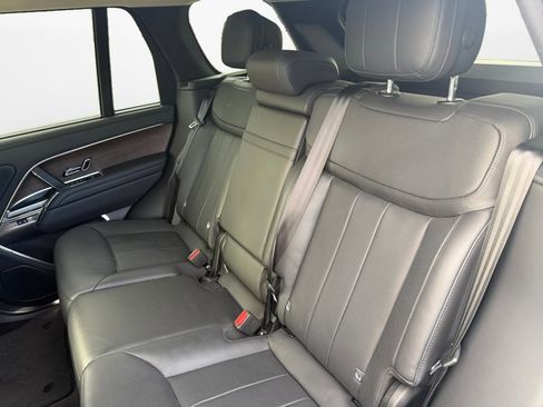 Used 2024 Land Rover Range Rover SE image 12
