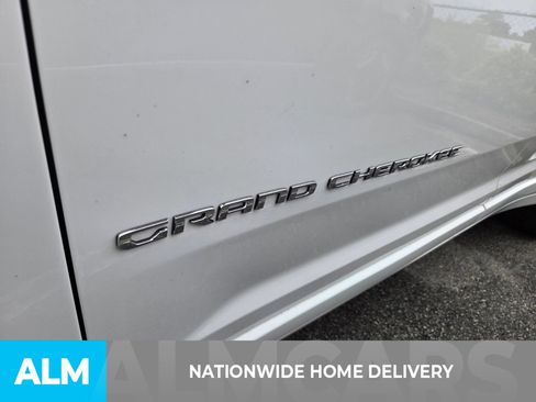 Used 2023 Jeep Grand Cherokee Overland AWD/4WD image 4