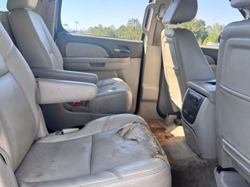 Used 2013 Chevrolet Suburban LTZ image 19