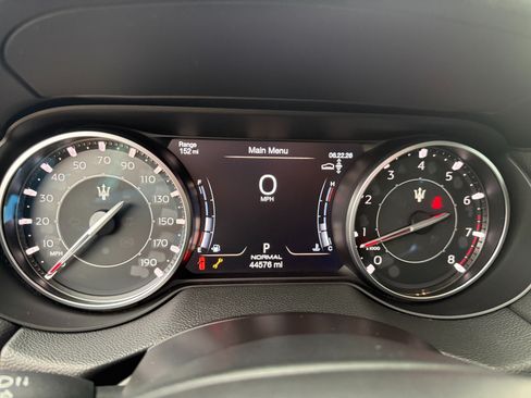 Used 2022 Maserati Levante Modena AWD/4WD image 32