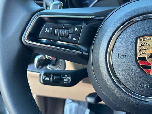 Certified 2026 Porsche Macan AWD/4WD image 28