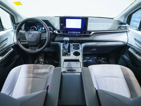Certified 2026 Toyota Sienna LE FWD image 13