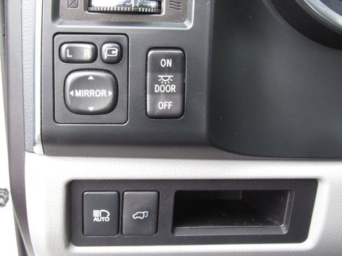 Used 2018 Toyota Sequoia Platinum AWD/4WD image 43