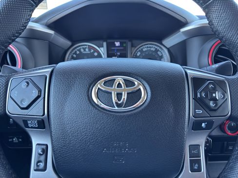 Used 2022 Toyota Tacoma SR5 AWD/4WD image 14