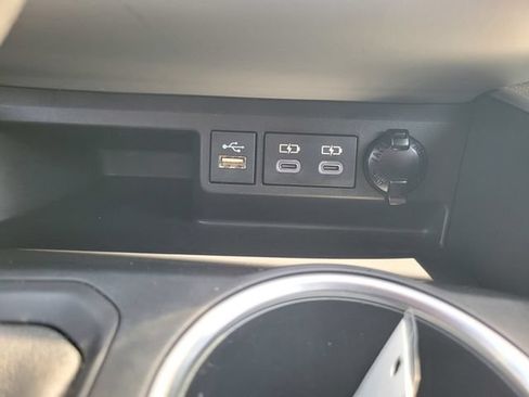 Used 2023 Toyota Highlander XLE AWD/4WD image 24