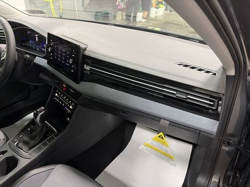 New 2026 Volkswagen Jetta SE image 33