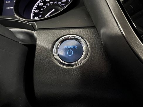 Used 2022 Toyota Camry SE image 25