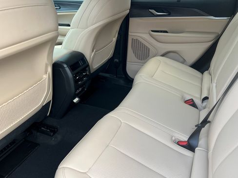 New 2025 Jeep Grand Cherokee Limited w/ Luxury Tech Group II image 10