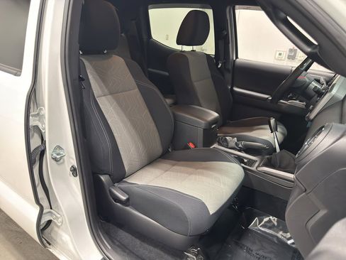 Used 2021 Toyota Tacoma TRD Off-Road image 31