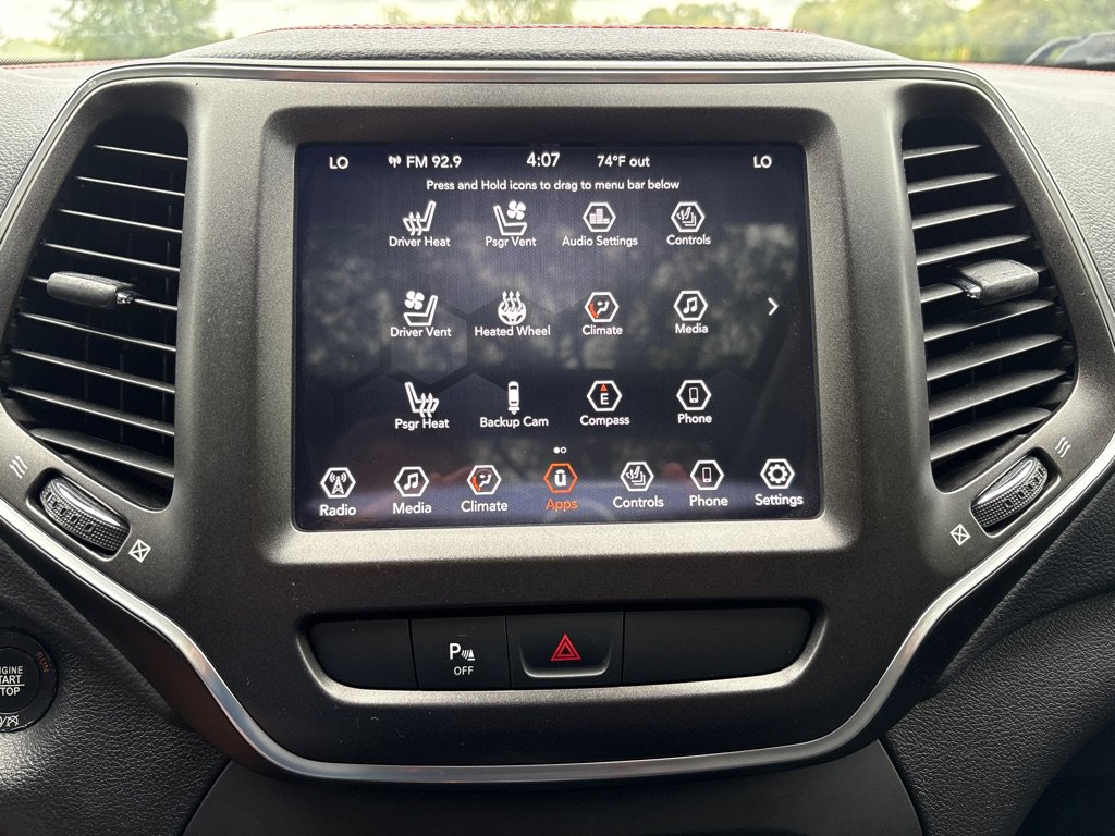 Used 2020 Jeep Cherokee Trailhawk AWD/4WD image 25