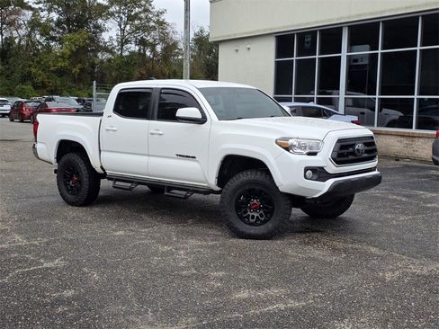 Used 2020 Toyota Tacoma SR5 image 2