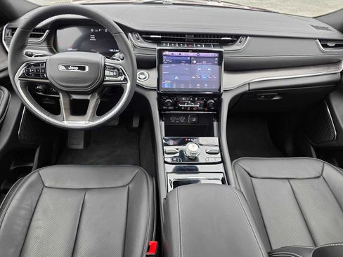 Used 2025 Jeep Grand Cherokee Overland AWD/4WD image 18