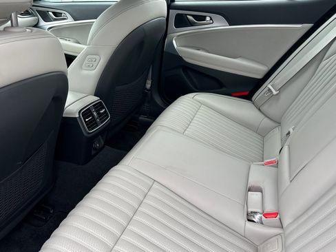 Used 2022 Genesis G70 3.3T w/ Sport Advanced Package image 12