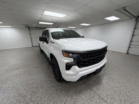 Used 2023 Chevrolet Silverado 1500 Custom image 2