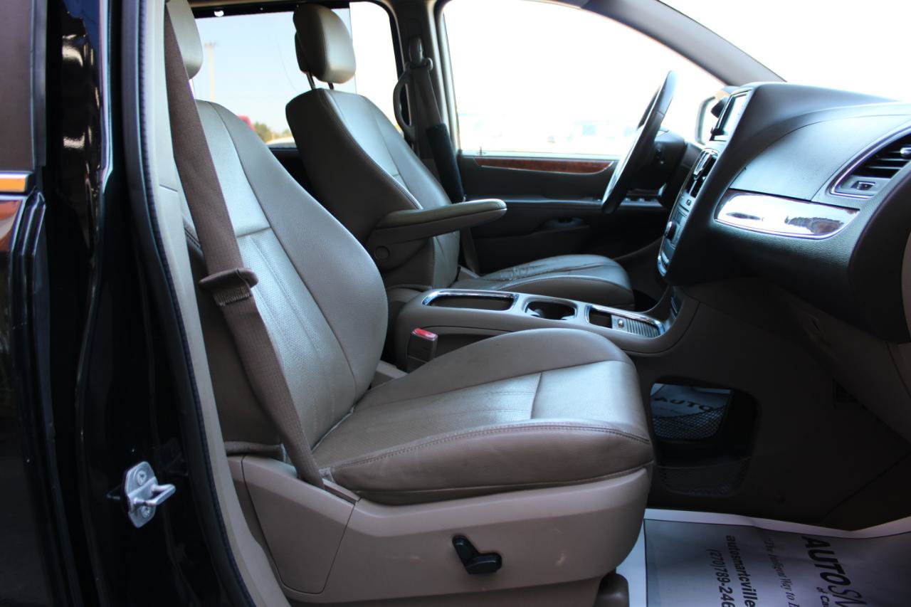 Used 2015 Chrysler Town & Country Touring-L w/ Driver Convenience Group FWD image 48