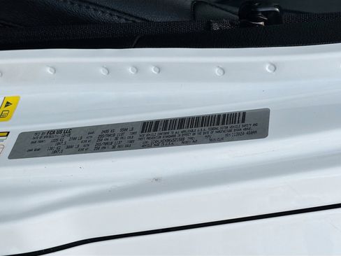Used 2019 Jeep Wrangler Unlimited Sahara AWD/4WD image 38