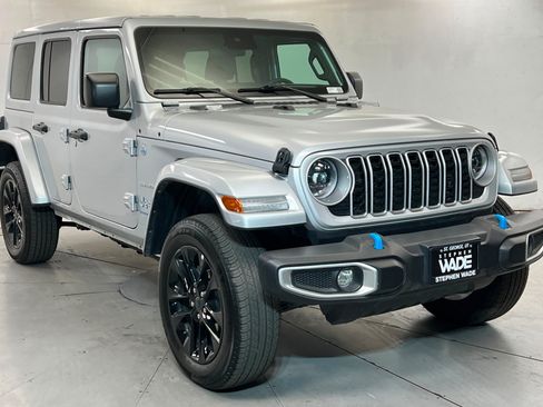 Used 2024 Jeep Wrangler Unlimited Sahara AWD/4WD image 7