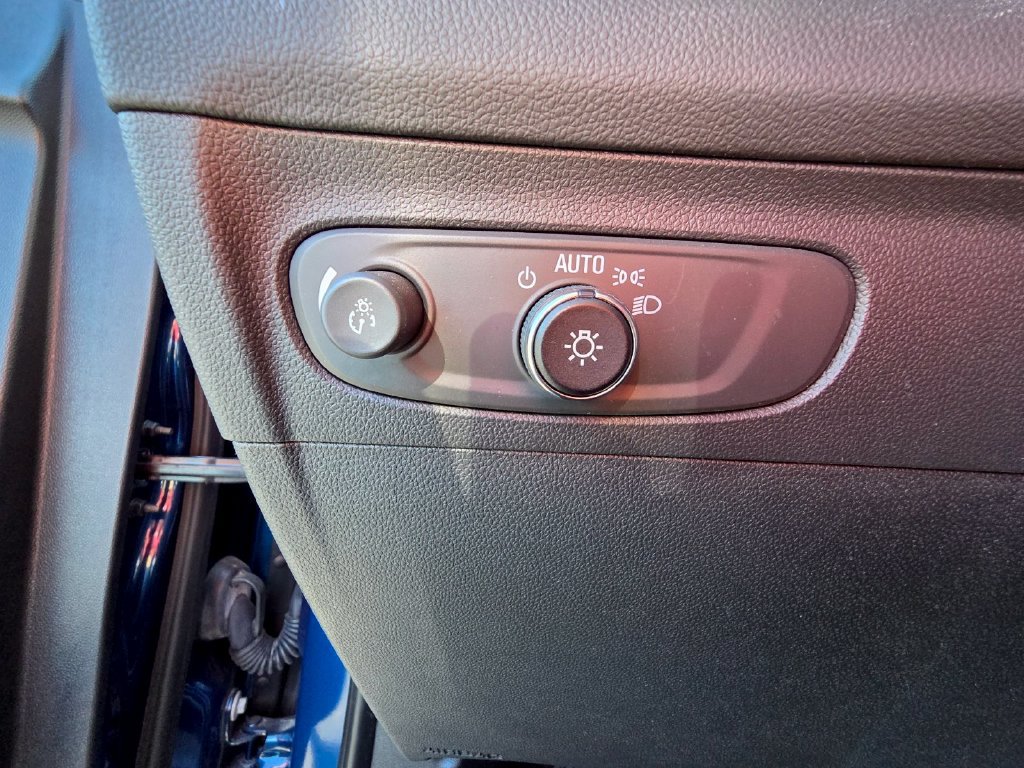 Used 2023 Buick Envision Essence FWD image 20