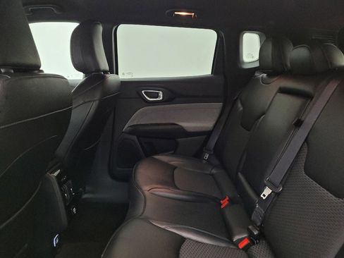 Used 2024 Jeep Compass Latitude image 18