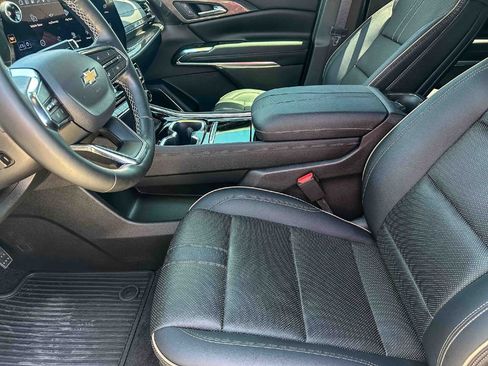 Used 2025 Chevrolet Traverse High Country FWD image 13