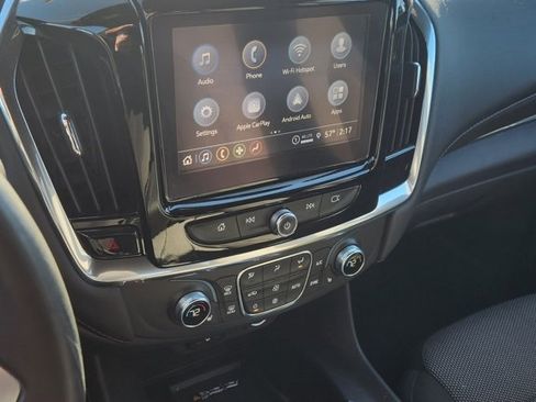 Used 2023 Chevrolet Traverse LT image 7