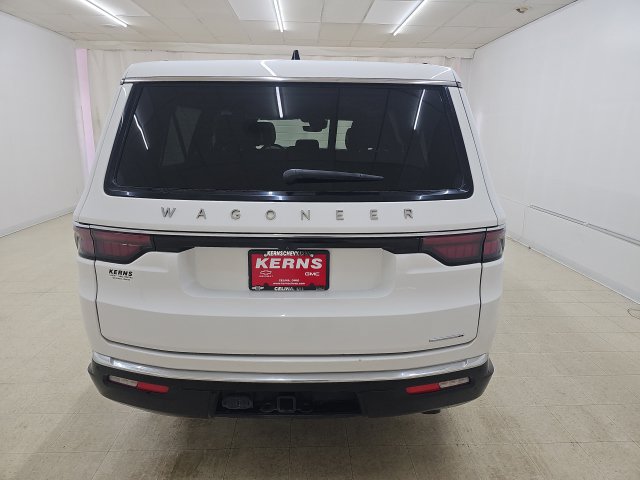 Used 2024 Jeep Wagoneer L Series II w/ Flexible Seating Group AWD/4WD image 16