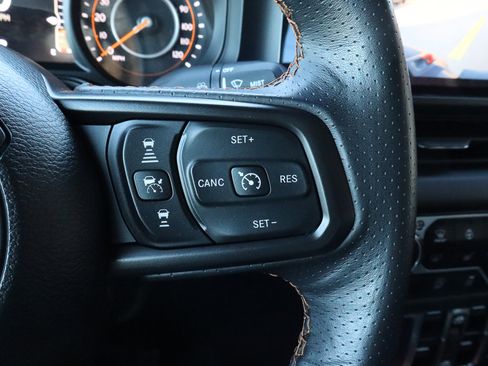 Used 2024 Jeep Gladiator Mojave w/ Technology Group image 37