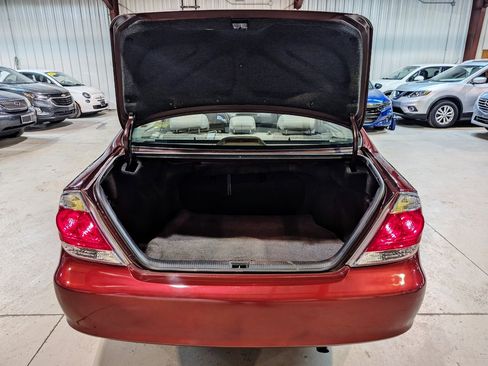 Used 2005 Toyota Camry XLE image 19