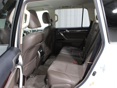 Used 2016 Lexus GX 460 Luxury w/ Preferred Accessory Package AWD/4WD image 22