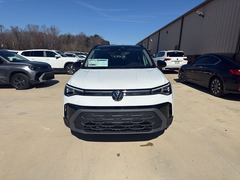 New 2026 Volkswagen Taos SE FWD image 2