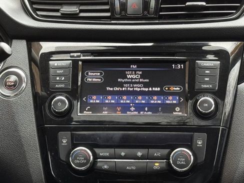 Used 2022 Nissan Rogue Sport SL w/ Premium Package image 10