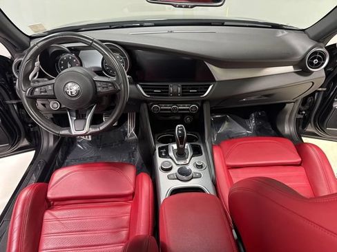 Used 2022 Alfa Romeo Giulia Veloce AWD/4WD image 17