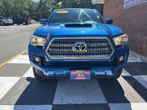 Used 2017 Toyota Tacoma TRD Sport w/ Tow Package (A/T) AWD/4WD image 6