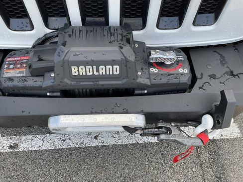 Used 2022 Jeep Wrangler Unlimited Sport image 3