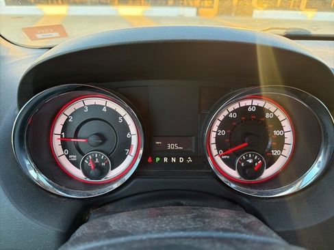 Used 2016 Dodge Grand Caravan SXT image 10