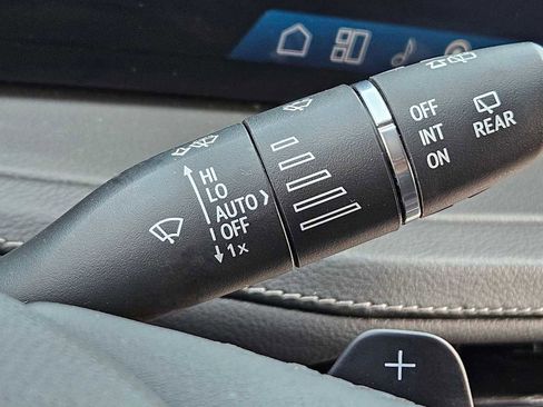 Used 2025 Cadillac XT4 Premium Luxury image 25