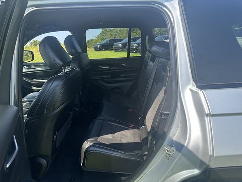 Used 2024 Jeep Grand Cherokee Altitude RWD image 14