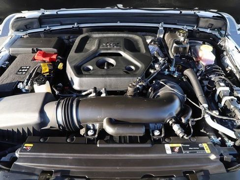 Used 2025 Jeep Wrangler Sahara image 3